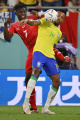 Aksi Eder Militao (Swiss) dan Breel Embolo (Brasil)