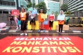 Aksi Kecam Tindakan Mantan Hakim MK Patrialis Akbar