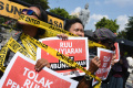 aksi-koalisi-masyarakat-dan-pers-di-surabaya-tolak-ruu-penyiaran_20240528_161604.jpg