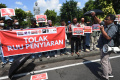 aksi-koalisi-masyarakat-dan-pers-di-surabaya-tolak-ruu-penyiaran_20240528_161902.jpg