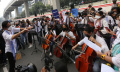 aksi-orkestra-addie-ms-untuk-perdamaian-rusia-dan-ukraina_20220330_172022.jpg