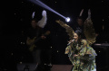 Aksi Panggung Titi DJ Pada Konser Intimate
