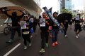 aksi-solidaritas-tragedi-kanjuruhan-saat-hbkb-di-jakarta_20221030_195347.jpg