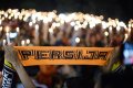 Aksi Tabur Bunga Jakmania di SUGBK