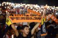Aksi Tabur Bunga Jakmania di SUGBK
