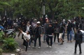 Aksi Tolak Omnibus Law di Gedung DPRD Jabar Berujung Bentrok