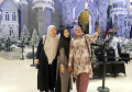 aktivitas-pengunjung-menikmati-pernak-pernik-natal-di-senayan_20231218_200331.jpg
