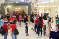 aktivitas-pengunjung-menikmati-pernak-pernik-natal-di-senayan_20231218_200333.jpg