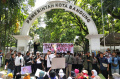 aliansi-pkl-kota-bandung-melawan-demo-di-balai-kota-bandun_20240207_142144.jpg