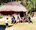 anak-anak-di-papua-bahagia-bersama-satgas-yonif-raider-142kj_20220923_211844.jpg