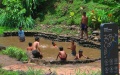 Anak Bermain Air di Kolam Penampungan Sungai Cikapundung