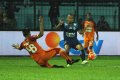 Antoni Putro Berebut Bola Dengan Firly