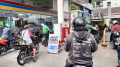 Antrean di SPBU di Tengah Wacana Kenaikan Harga BBM