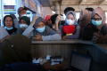 antrean-e-ticketing-di-pelabuhan-bakauheni-lampung-selatan_20220505_151312.jpg