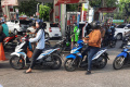 antrean-warga-pasca-kenaikan-harga-bbm_20220903_172045.jpg
