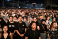 Antusias Penonton Saksikan Aksi Panggung Sheila on 7