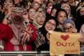 Antusias Penonton Saksikan Aksi Panggung Sheila on 7