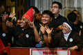 Antusias Warga Menyambut Paus Fransiskus di Gereja Katedral