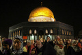 Antusiasnya Warga Palestina Mendapatkan Malam Lailatul Qadar