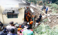 aparat-gabungan-mengevakuasi_20230315_200016.jpg