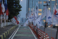apk-pemilu-2024-penuhi-pembatas-jalur-sepeda_20240113_211727.jpg