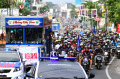 Arak-arakan Pemain Arema FC dan Aremania