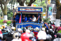 Arak-arakan Pemain Arema FC dan Aremania