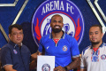 arema-fc-kenalkan-pemain-asing-baru_20240701_160040.jpg