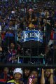 Aremania Lambaikan Tangan Mendukung Arema Cronus