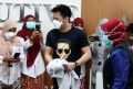 ariel-noah-disuntik-vaksin-covid-19-kedua-di-rskia-kota-bandung_20210128_201254.jpg