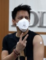 ariel-noah-disuntik-vaksin-covid-19-kedua-di-rskia-kota-bandung_20210128_211410.jpg