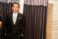 Ariel Noah Pakai Stelan Jas