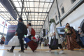 arus-balik-pemudik-di-stasiun-pasar-senen_20220509_181005.jpg