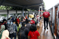Arus Balik Penumpang Kereta Jarak Jauh di Stasiun Pasar Senen