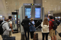 bandara-tel-aviv-membatalkan-sejumlah-penerbangan_20231008_134144.jpg