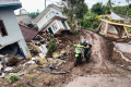 Bangunan dan Jalan Rusak Berat Akibat Gempa Cianjur