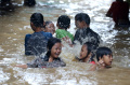 banjir-di-kebon-pala-makin-tinggi-imbas-air-kiriman_20231130_185735.jpg