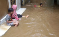 banjir-di-kebon-pala-makin-tinggi-imbas-air-kiriman_20231130_185738.jpg