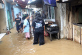 banjir-di-kebon-pala-makin-tinggi-imbas-air-kiriman_20231130_185747.jpg