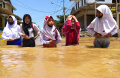 Banjir Rendam Permukiman Warga di Kampung Ciputat Kabupaten Bandung