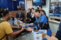 bca-bagikan-cenderamata-sambut-hari-pelanggan-nasional_20230904_234245.jpg