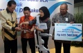 BCA Serahkan Donansi Operasi Katarak Gratis