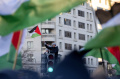 bendera-palestina-berkibar-di-depan-gedung-putih-amerika-serikat_20240114_092402.jpg