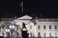 bendera-palestina-berkibar-di-depan-gedung-putih-amerika-serikat_20240114_092409.jpg