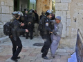 Bentrok Warga Palestina dan Polisi Israel di Masjid Al-Aqsa
