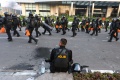 Bentrokan Antara Polisi dan Massa di Tanah Abang