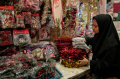 Berburu Pernak-pernik Natal di Pasar Asemka