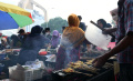 Berburu Takjil di Karang Menjangan Surabaya