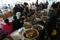berburu-takjil-ramadan-di-kawasan-benhil_20240312_200550.jpg