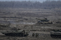 bersiap-hadapi-rusia-pasukan-ukraina-latihan-militer-di-rivne_20220216_193402.jpg